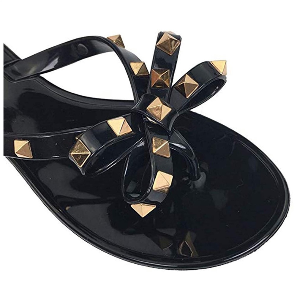 💯 black flip flops with gold studs